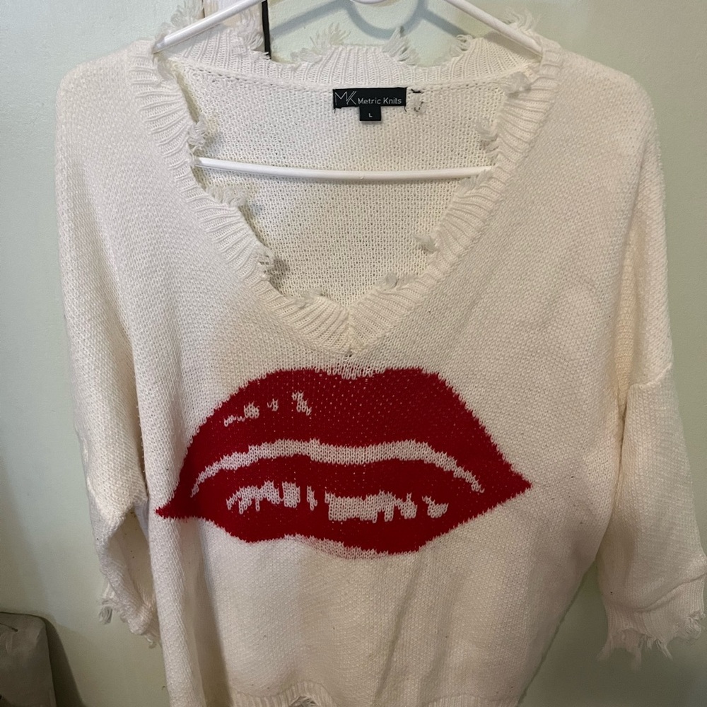 Maurie Kato Cream Sweater with Red Lips Design